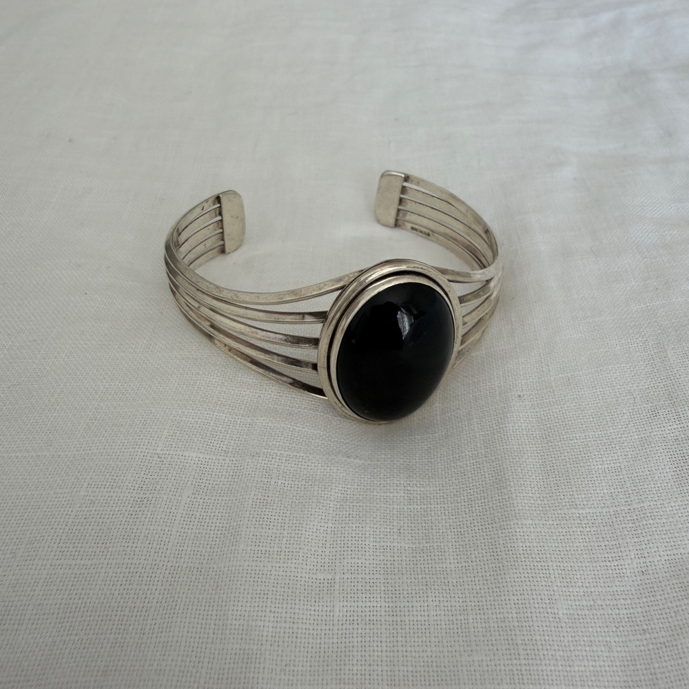 Navajo vintage sterling silver onyx cabochon cuff bracelet - Size 6.25”